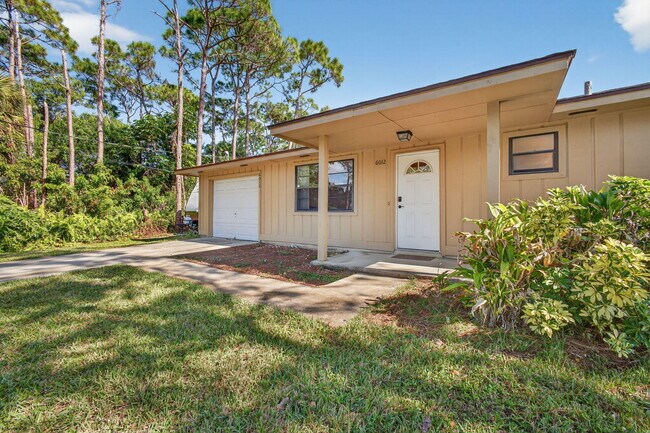 6012 Hickory Dr in Fort Pierce, FL - Building Photo - Building Photo