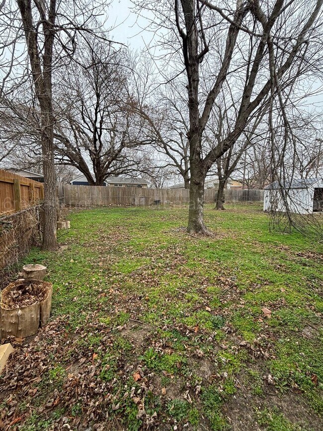 1608 Edgemoor Dr in El Dorado, KS - Building Photo - Building Photo