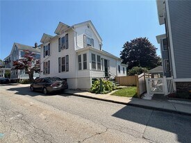 107 Prospect Hill St, Unit 3 in Newport, RI - Building Photo