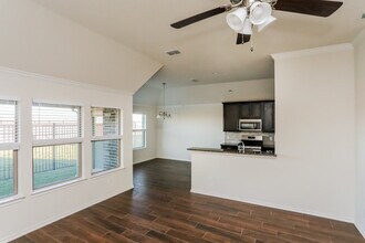 605 Long Prairie Dr in Royse City, TX - Foto de edificio - Building Photo