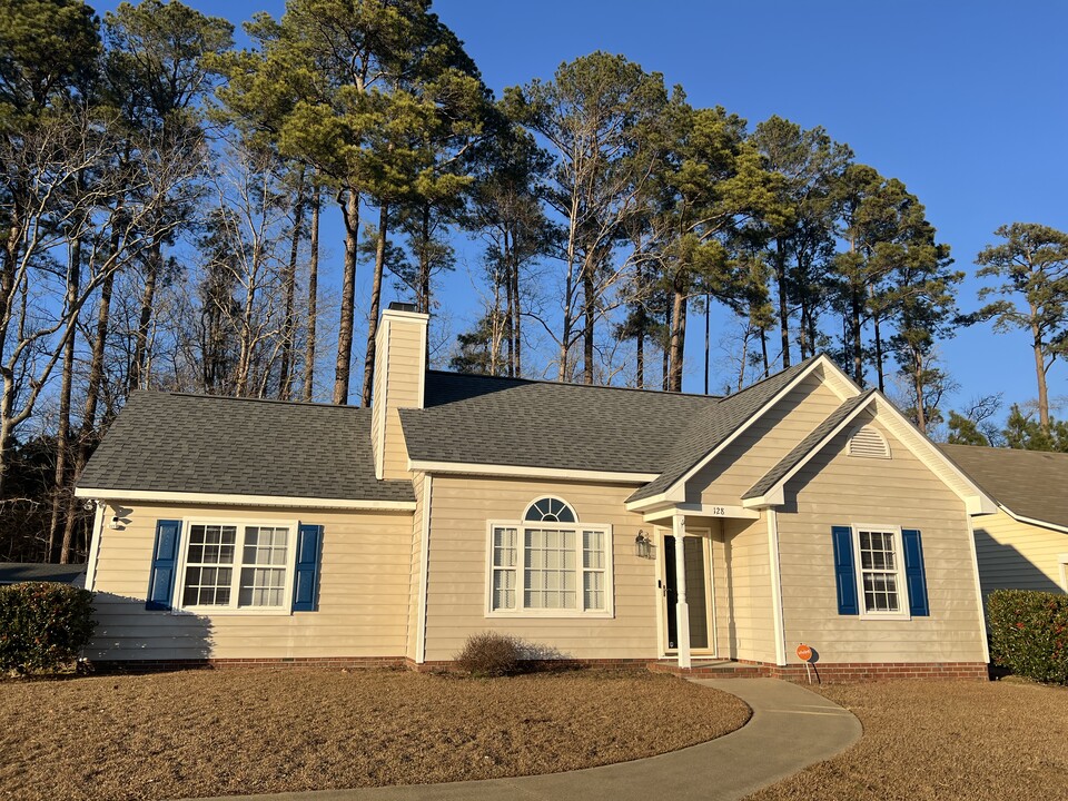 128 Greys Mill Ct in Rocky Mount, NC - Building Photo