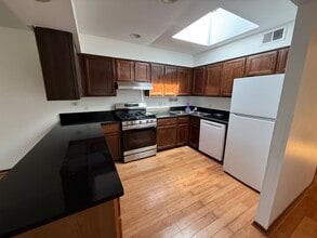 7427 N Western Ave in Chicago, IL - Foto de edificio - Building Photo