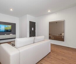 398 NE 5th St, Unit 2001 in Miami, FL - Building Photo - Building Photo