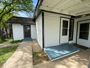 215 Folly Beach Dr, Unit 215 B in Lake Dallas, TX - Building Photo - Building Photo