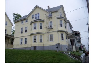 520-522 S Almond St in Fall River, MA - Building Photo - Building Photo