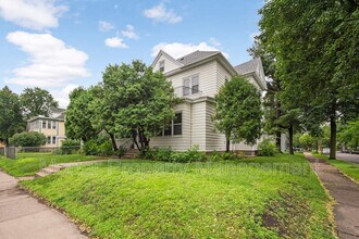 438 University Ave SE in Minneapolis, MN - Building Photo - Building Photo
