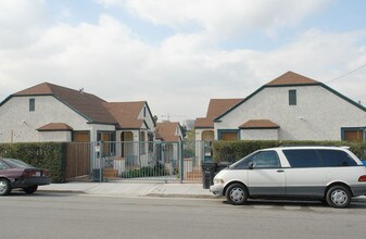 1249-1253 Hyperion Ave in Los Angeles, CA - Foto de edificio - Building Photo