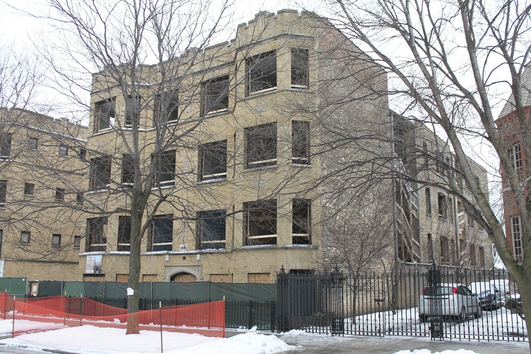 1704 N Humboldt in Chicago, IL - Building Photo