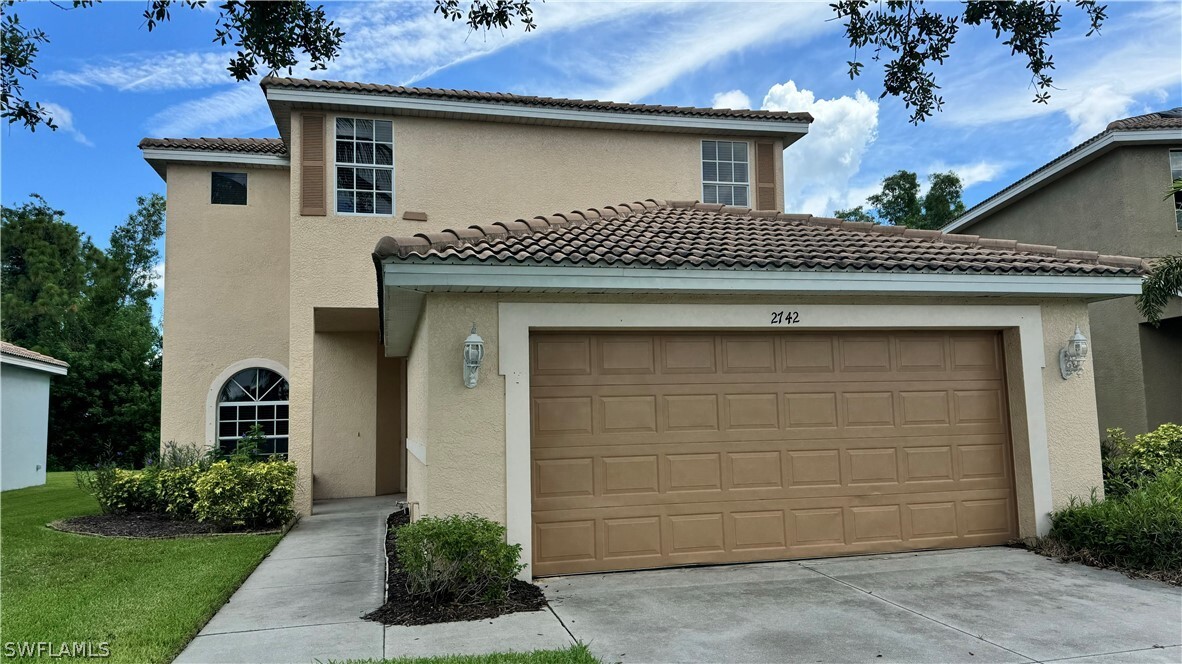 2742 Blue Cypress Lake Ct in Cape Coral, FL - Foto de edificio