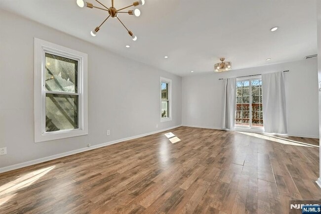 30 Columbia Terrace in Edgewater, NJ - Foto de edificio - Building Photo