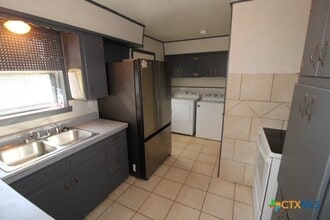 2706 Live Oak Dr in Copperas Cove, TX - Foto de edificio - Building Photo