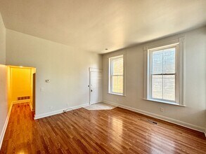 2233 Victor St in Cincinnati, OH - Foto de edificio - Building Photo