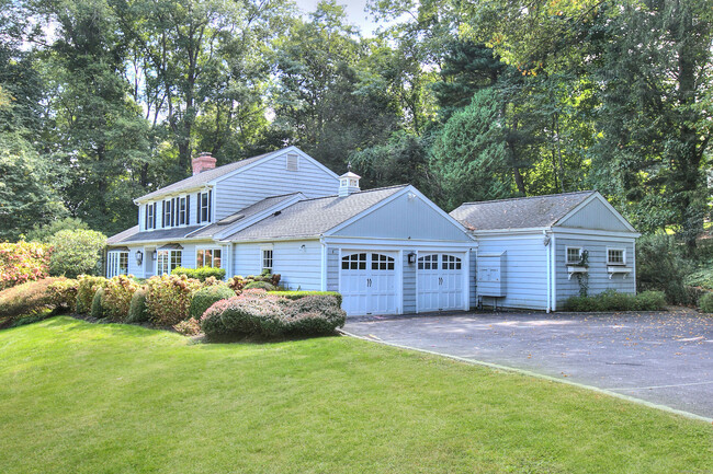 69 Catalpa Rd in Wilton, CT - Building Photo - Building Photo