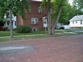 331 W Cedar St, Unit Apt 2 in Springfield, IL - Building Photo