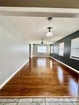 2104 Hillburn Dr in Dallas, TX - Building Photo