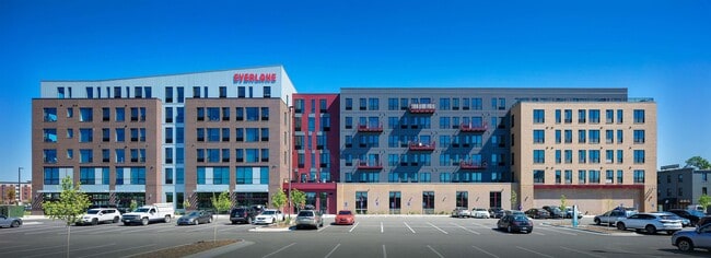 Everlake Apartments in Minneapolis, MN - Foto de edificio - Building Photo