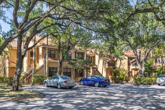 Celebration Point Condominiums in Miami Lakes, FL - Foto de edificio - Building Photo