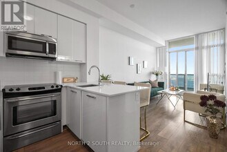 9471 Yonge St in Richmond Hill, ON - Building Photo - Building Photo