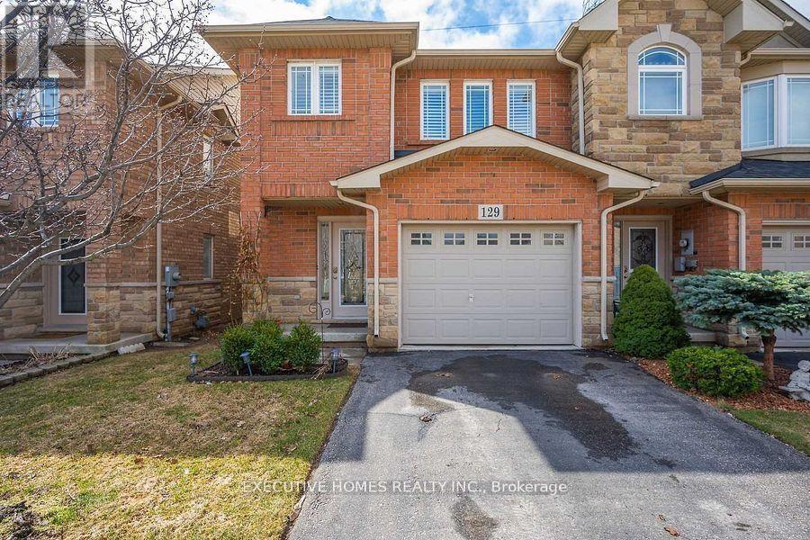 129 Periwinkle Dr in Hamilton, ON - Building Photo