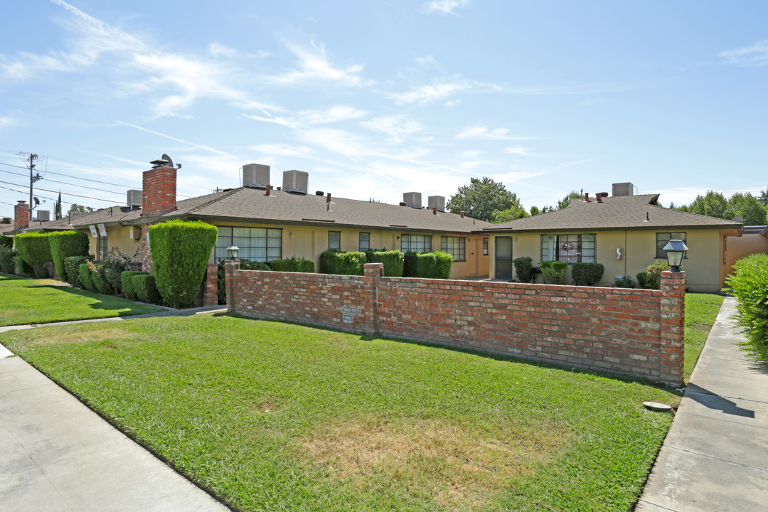 4322 Sierra Madre Ave in Fresno, CA - Building Photo