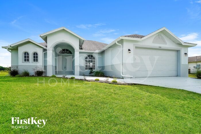 4701 Hazel Ave S in Lehigh Acres, FL - Foto de edificio