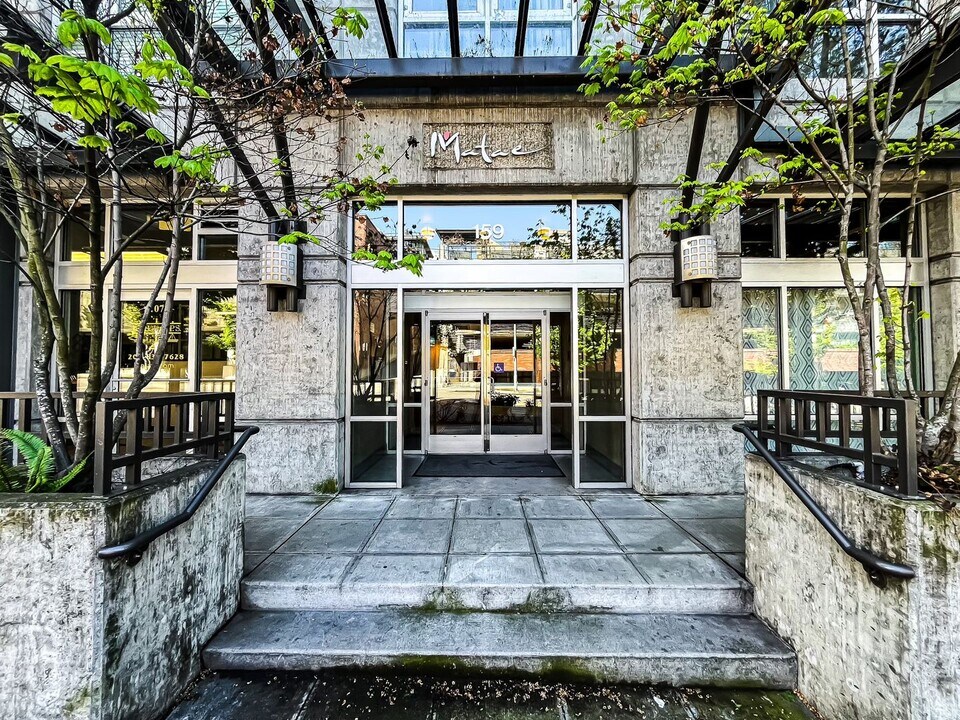159 Denny Wy, Unit APT 511 in Seattle, WA - Building Photo