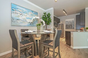 Residence at Lake Jackson Apartments in Lake Jackson, TX - Building Photo