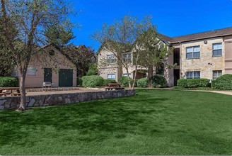 Brentwood Oaks in Fredericksburg, TX - Building Photo - Building Photo