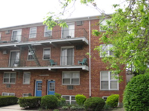 69-16 66th Dr in Flushing, NY - Building Photo - Building Photo