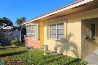 5881 NE 18th Ave in Fort Lauderdale, FL - Foto de edificio - Building Photo