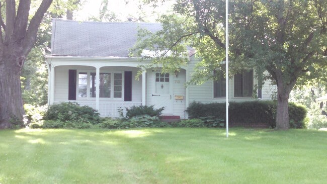 property at 712 W 12th St S