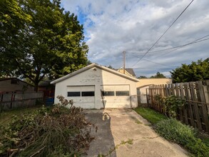 5608 Douglas Rd in Toledo, OH - Foto de edificio - Building Photo