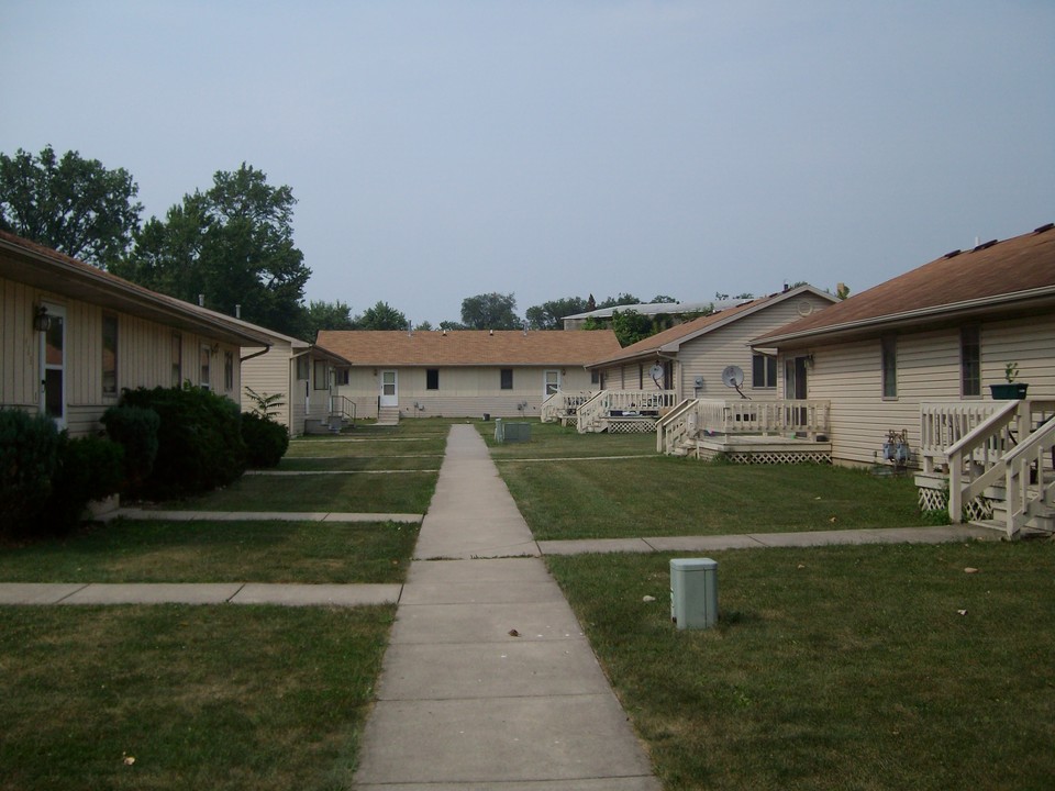 Cottonwood Apartments in Decatur, IN - Building Photo