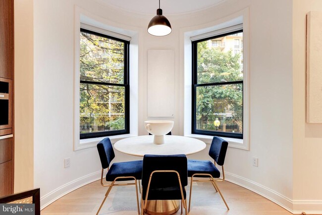 1262 New Hampshire Ave NW-Unit -4 in Washington, DC - Foto de edificio - Building Photo