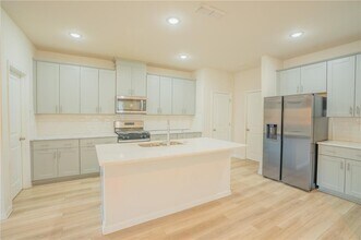 1060 Sunny Lk Dr in Lawrenceville, GA - Building Photo - Building Photo