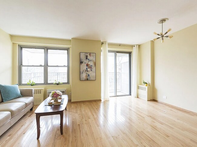 501 Surf Ave in Brooklyn, NY - Building Photo - Building Photo