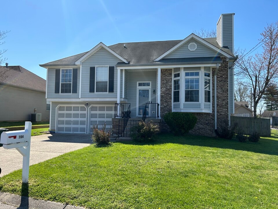 704 Jayme Rhae Ln in Old Hickory, TN - Building Photo