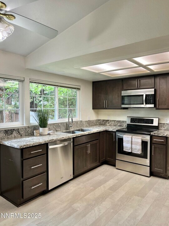 1965 Woodtrail Dr in Sparks, NV - Building Photo