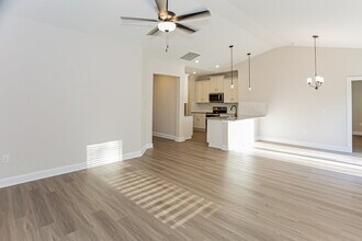 217 Colonial Reserve Ave in Troutman, NC - Foto de edificio - Building Photo