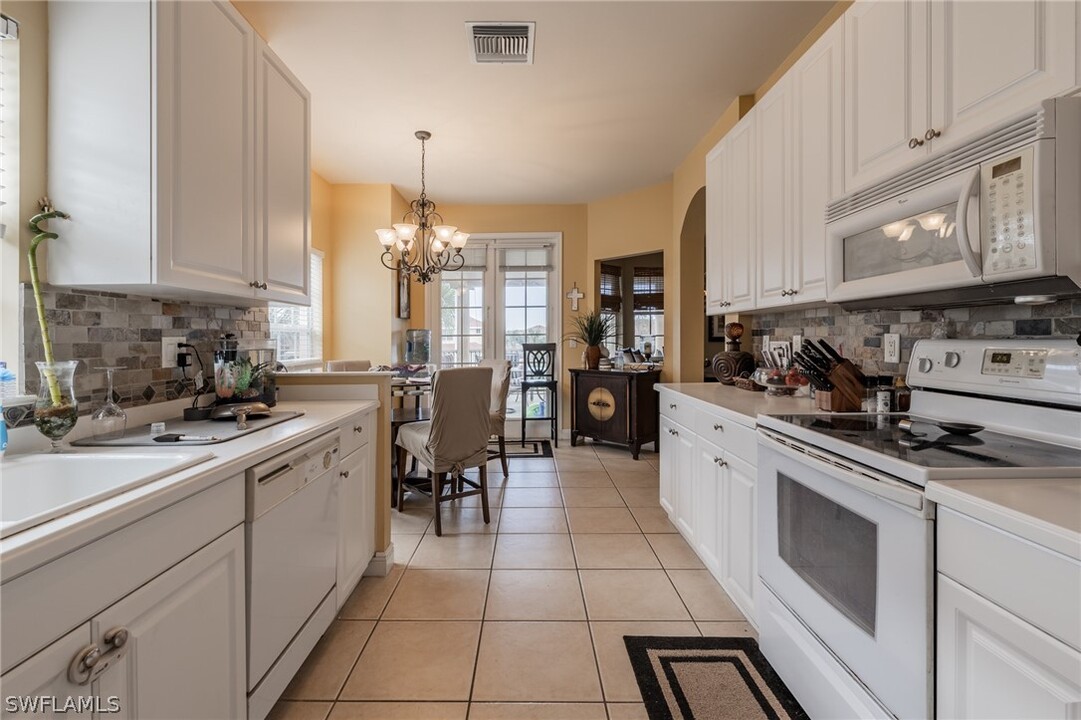 13901 Avon Park Cir in Ft. Myers, FL - Building Photo