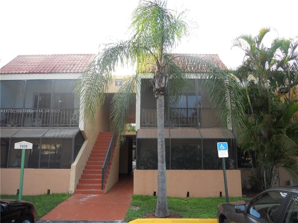 7919 SW 104th St, Unit 208-F in Miami, FL - Building Photo