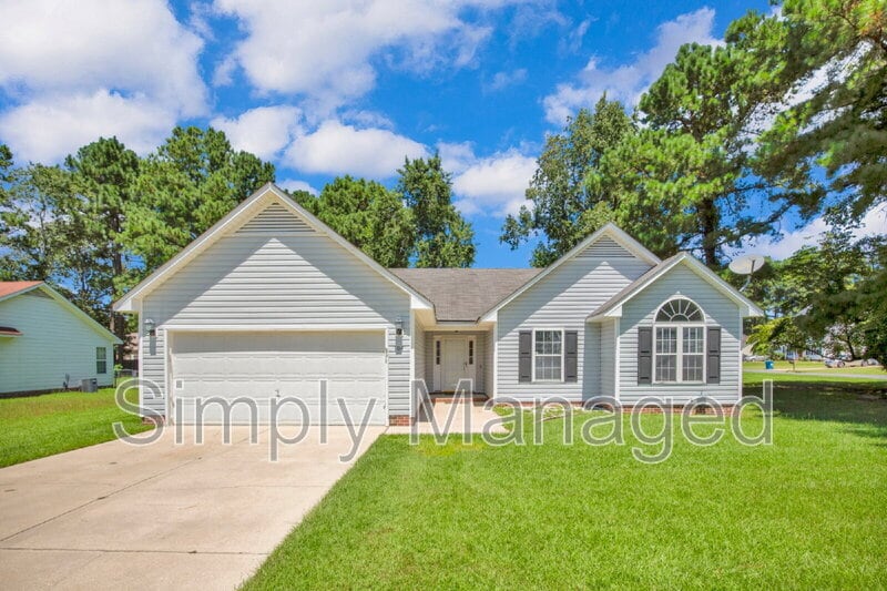 104 Stockade Ct in Raeford, NC - Building Photo