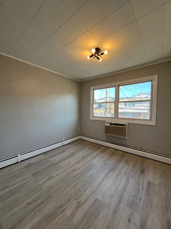 56 Terhune Ave, Unit 2F in Jersey City, NJ - Foto de edificio - Building Photo