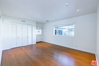 5426 Colfax Ave in Los Angeles, CA - Building Photo - Building Photo