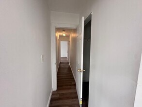 132 Charles St in Mount Oliver, PA - Foto de edificio - Building Photo