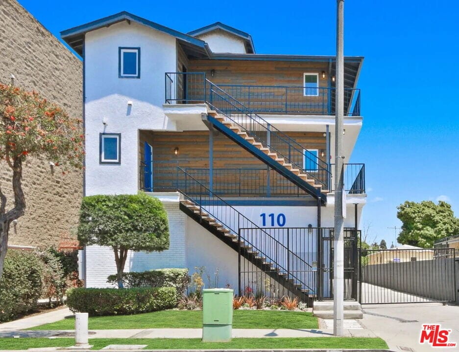 110 S Eucalyptus Ave in Inglewood, CA - Building Photo