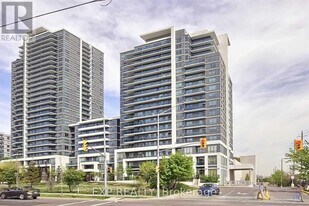 7167 Yonge St in Toronto, ON - Building Photo