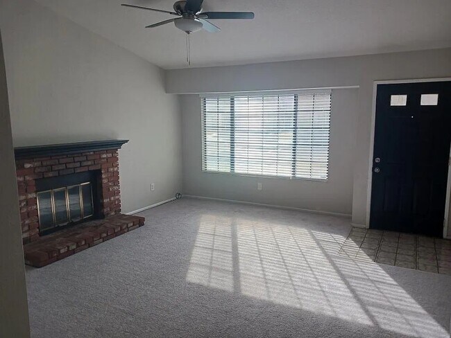 545 E Ave J 9 in Lancaster, CA - Building Photo - Building Photo