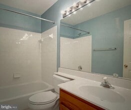 14618 Indian Summer Ct in Centreville, VA - Building Photo - Building Photo