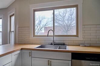 900 Hazelwood St, Unit Lower in Detroit, MI - Building Photo - Building Photo